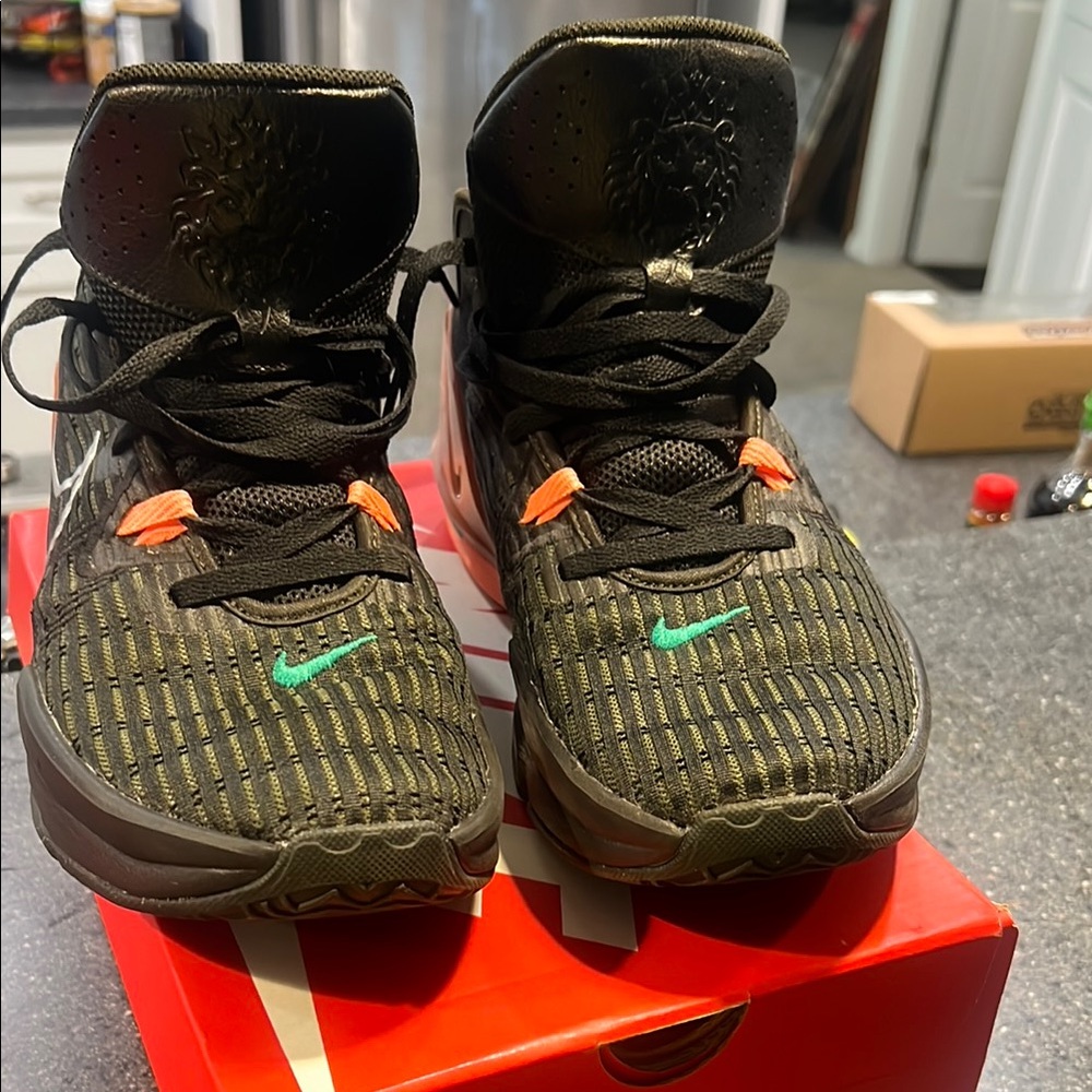 Nike Black Athletic Shoes High-Top Design